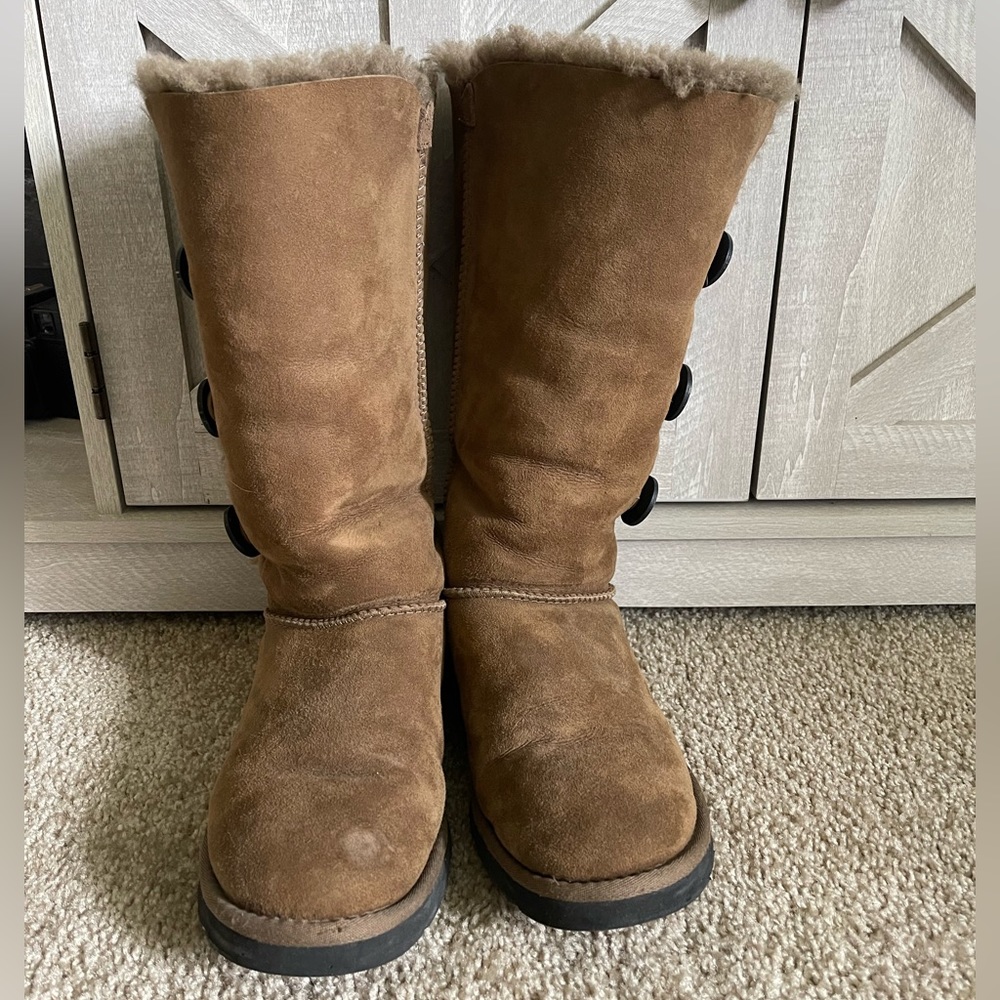 Bailey button triplet gently used UGGS